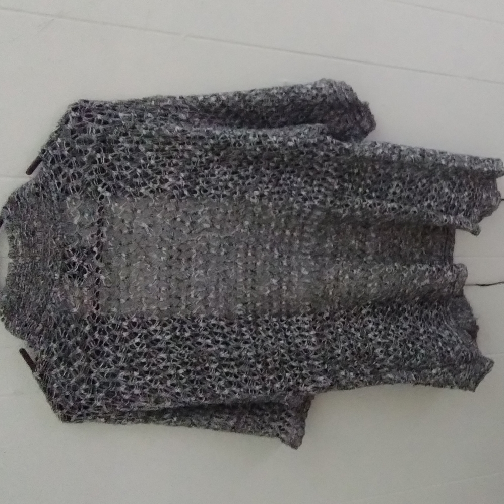 Grey short sleeve house sweeter